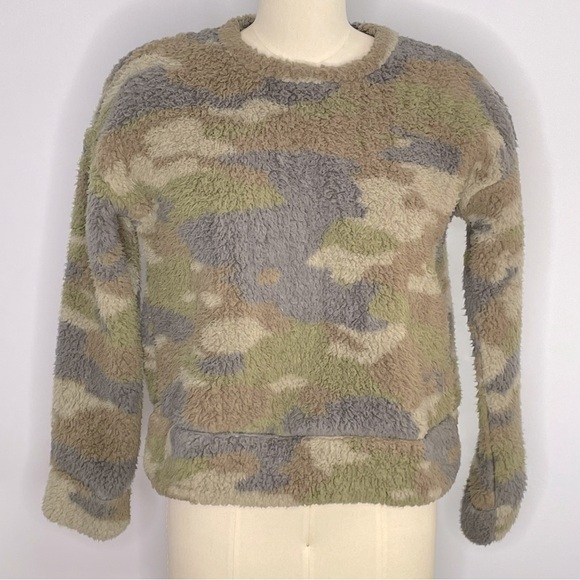 Thread & Supply x Francesca’s  Camo Teddy Fleece Pullover- Size XXSmall- NWT - Picture 1 of 7